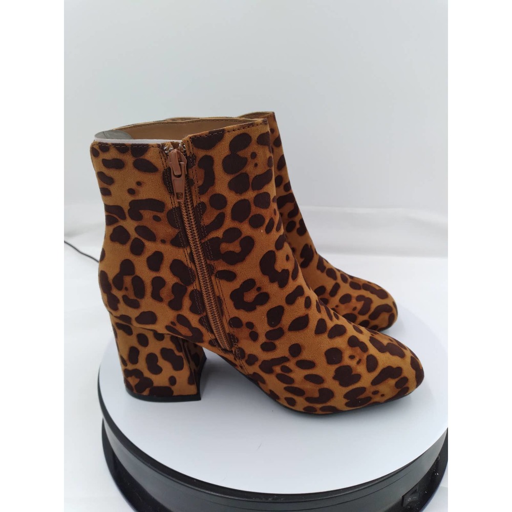 NIB Moody by Bamboo 3" heel size 8